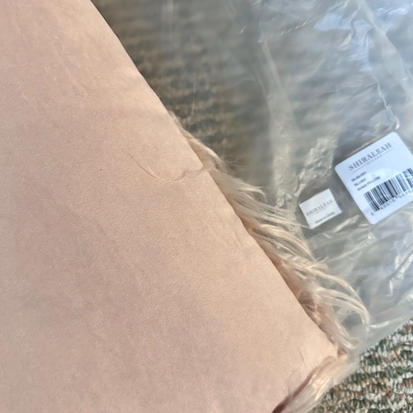 NEW Shiraleah Shag Pillow - Blush - Picture 3 of 5